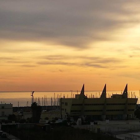 Grande, Vista Mare A 2 Passi Dalla Spiaggia Lido di Ostia Zewnętrze zdjęcie