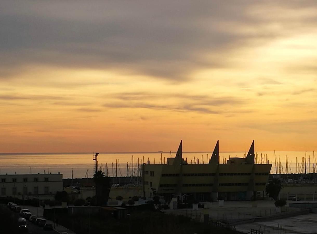 Grande, Vista Mare A 2 Passi Dalla Spiaggia Lido di Ostia Zewnętrze zdjęcie